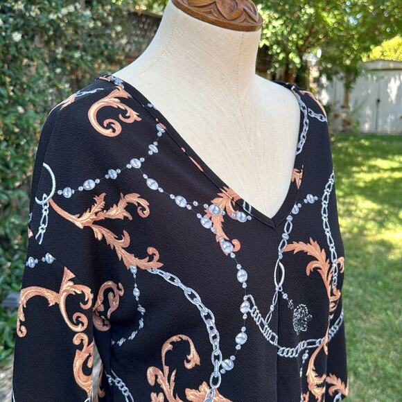 Goddess Flouce V Neck And V Back Black Blouse Women's Size Small - Picture 2 of 11